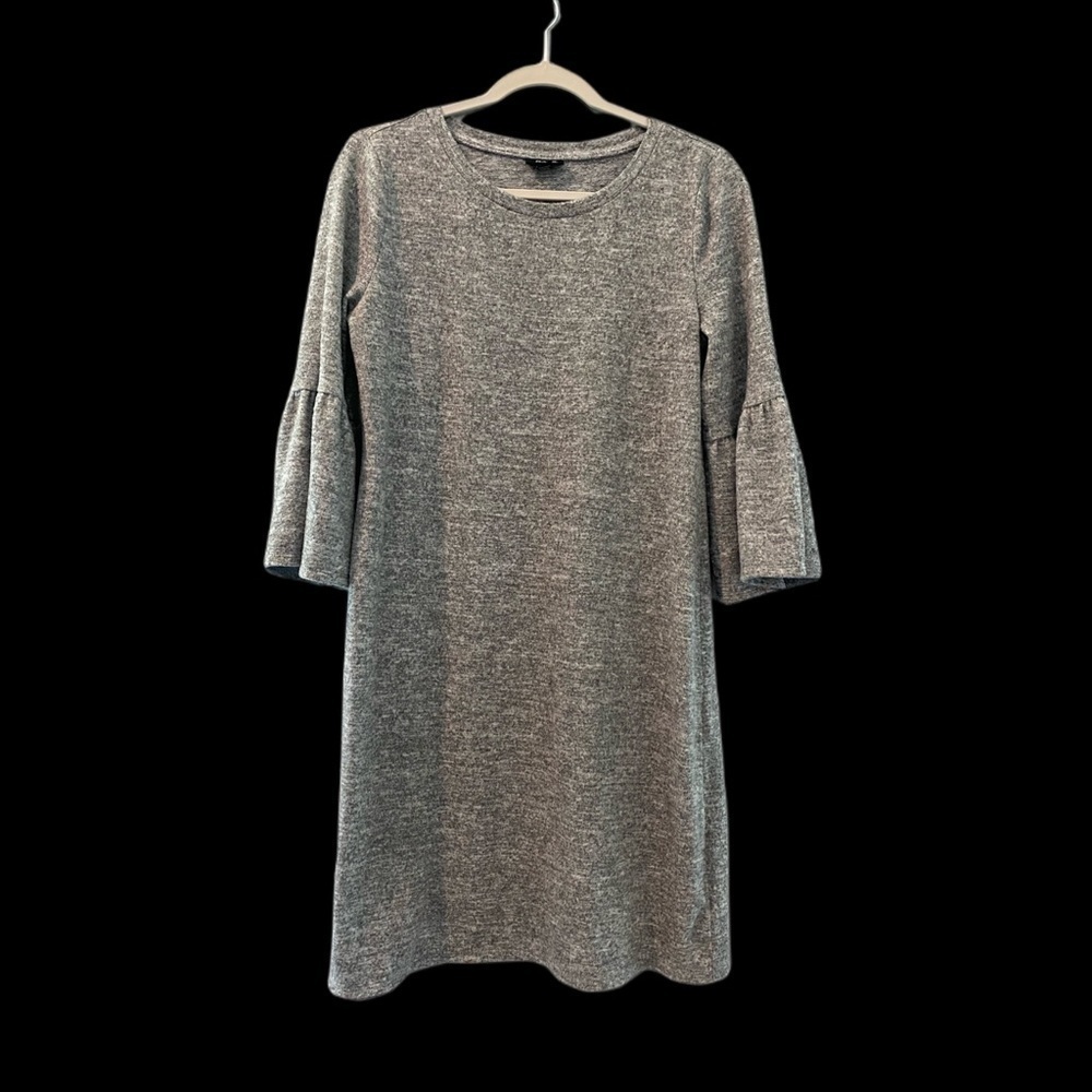 ⭐️ a.n.a medium grey dress with 3/4 sleeves that flair out